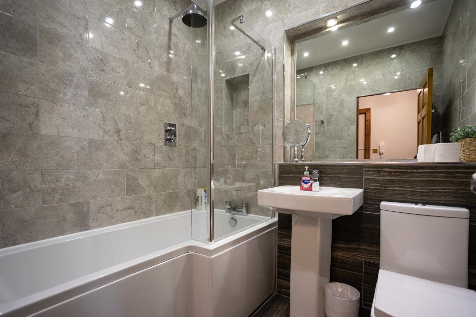 Blackfriars Residence - Beautiful Home Edinburg Exteriör bild