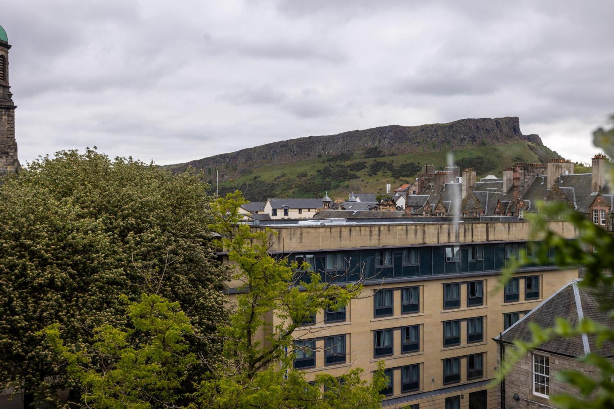 Blackfriars Residence - Beautiful Home Edinburg Exteriör bild