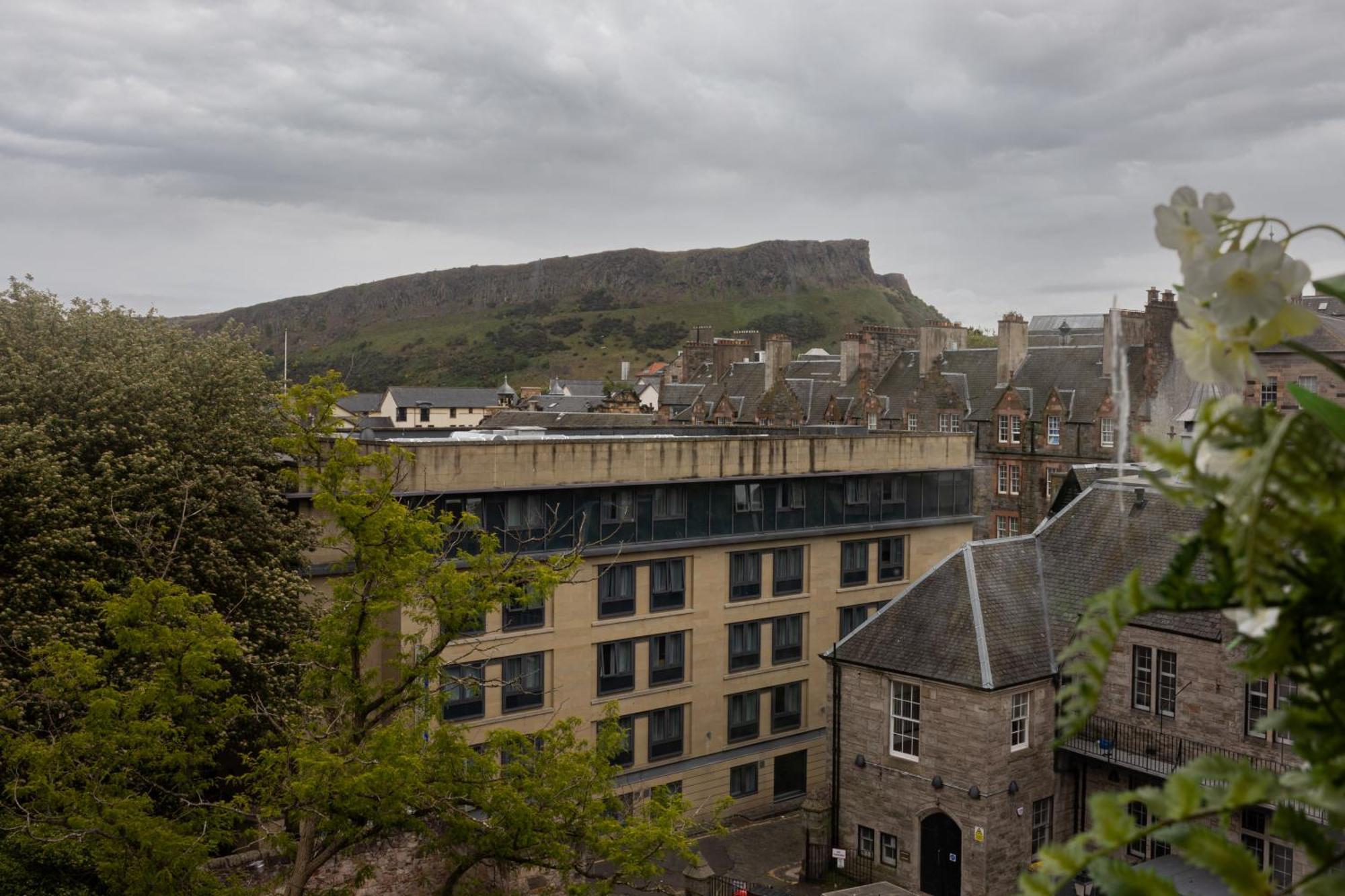 Blackfriars Residence - Beautiful Home Edinburg Exteriör bild